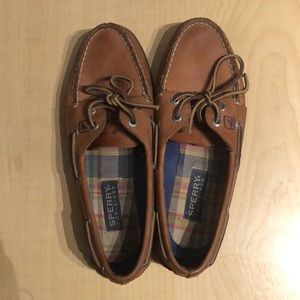 Women’s Sperry Boat shoes. (Tan)